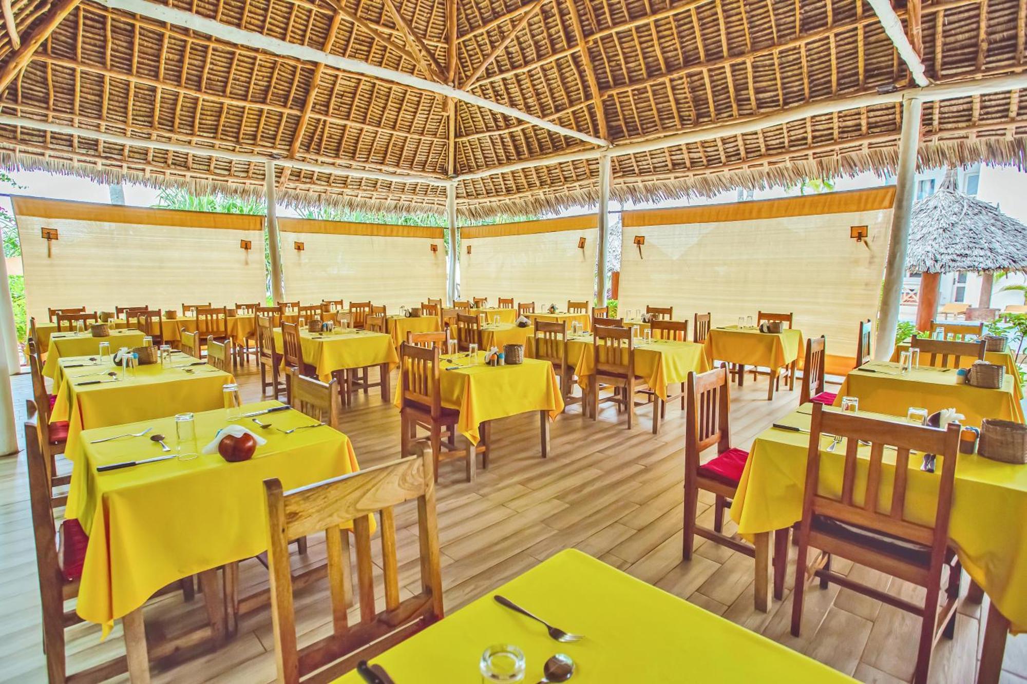 Ahg Sun Bay Mlilile Beach Hotel Матемве Екстер'єр фото