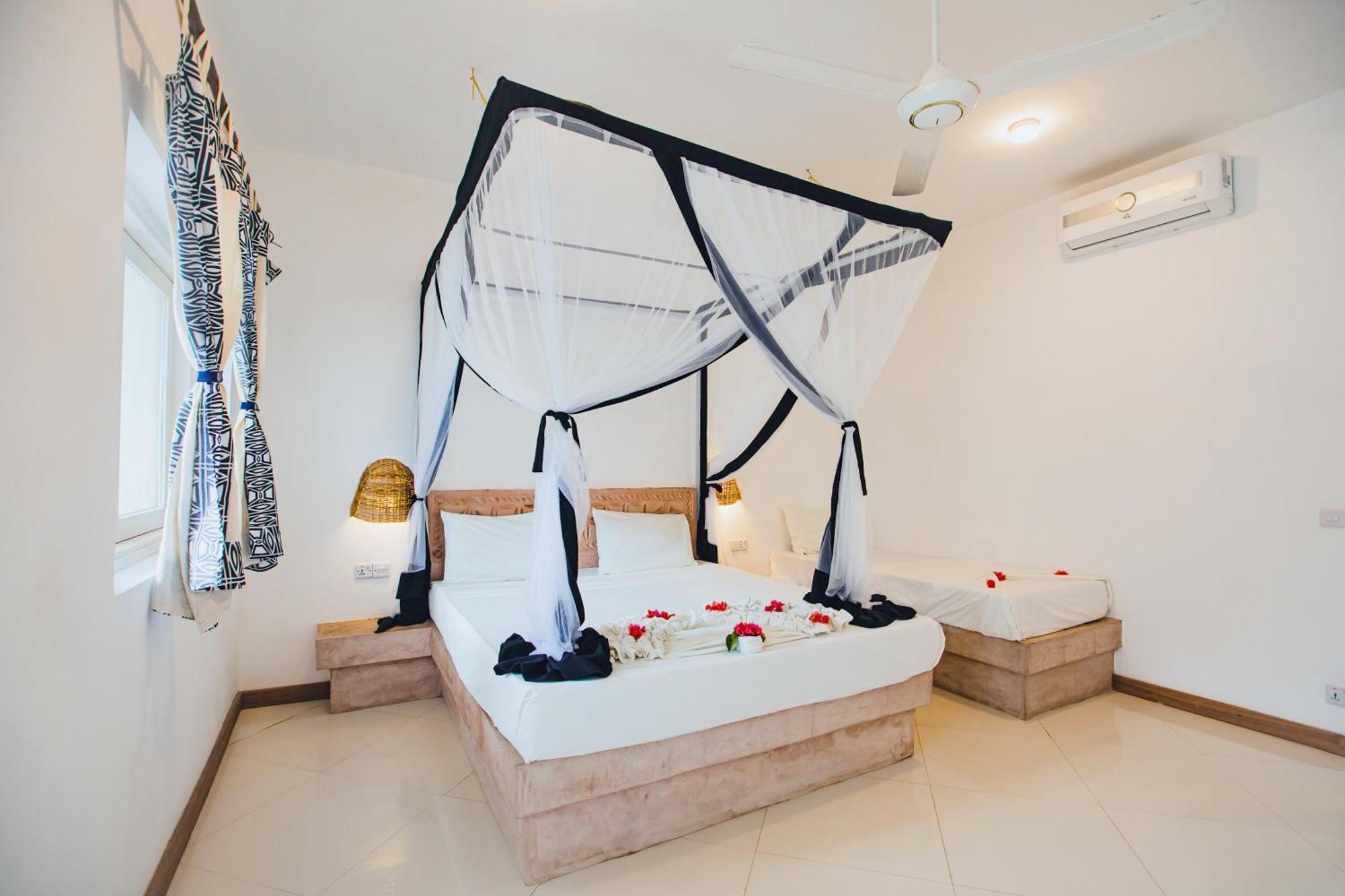 Ahg Sun Bay Mlilile Beach Hotel Матемве Екстер'єр фото