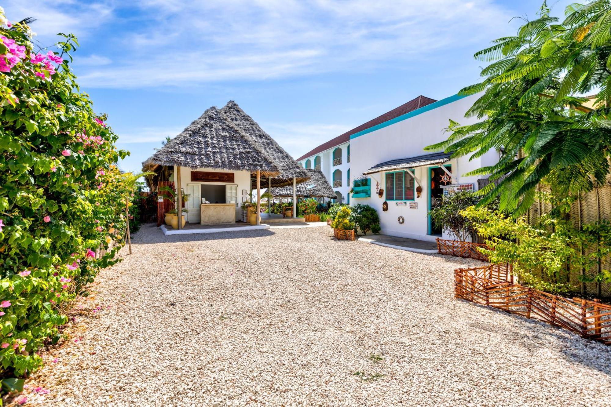Ahg Sun Bay Mlilile Beach Hotel Матемве Екстер'єр фото