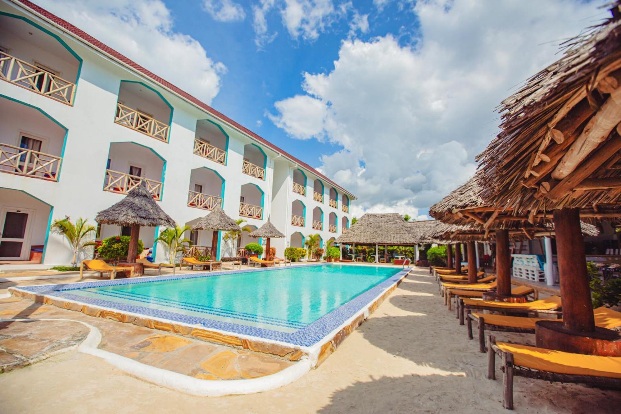 Ahg Sun Bay Mlilile Beach Hotel Матемве Екстер'єр фото