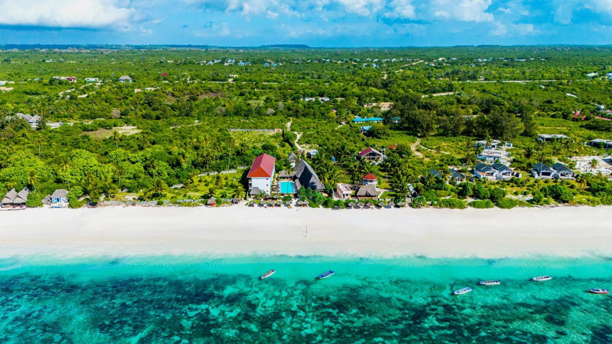 Ahg Sun Bay Mlilile Beach Hotel Матемве Екстер'єр фото